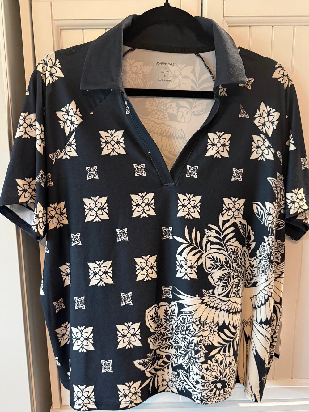 Johnny Was Bee Active boxy polo tee black white size Large NWT